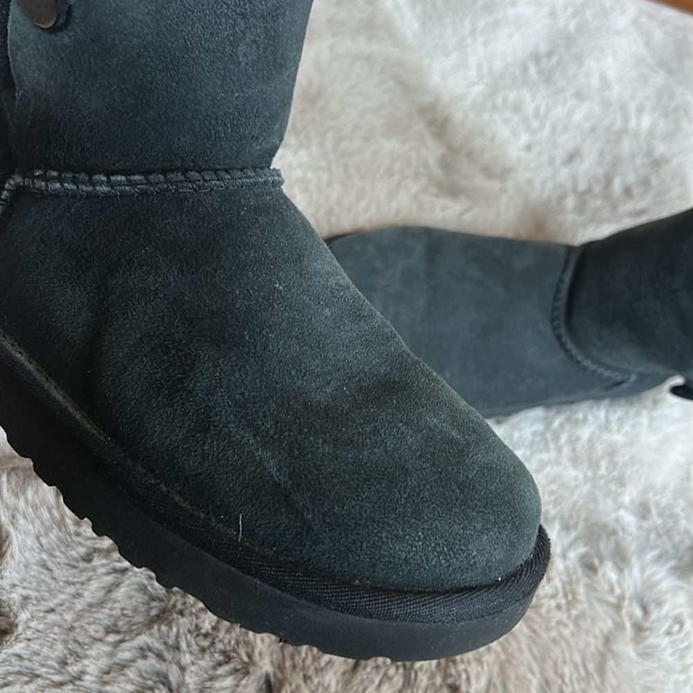 Ugg Button Black - image 3